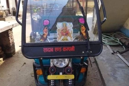 नेपालगन्ज सिमा नाका नजिकबाट बेबारिसे ई-रिक्सा बरामद