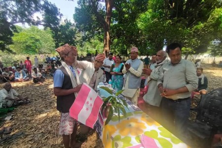 राप्तीसोनारीमा ढल्यो अर्को माओवादीको खम्बा, जित बहादुर थारु कांग्रेसमा प्रवेश