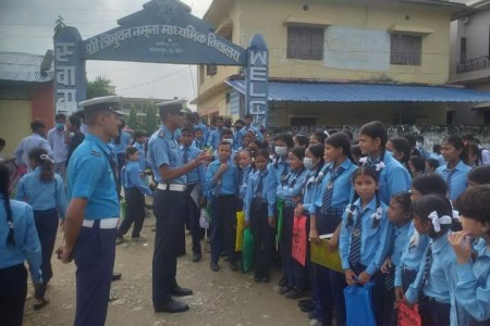 कोहलपुरका बिद्यार्थीहरुलाई बाँके ट्राफिकले दियो 'बिद्यार्थीसँग ट्राफिक प्रहरी' सचेतना कार्यक्रम