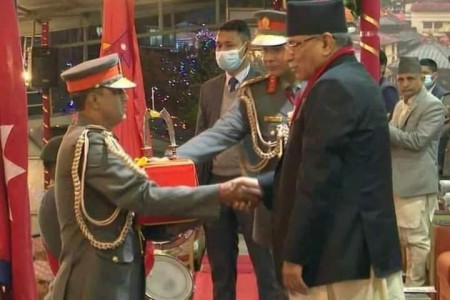 डीआईजी बिदुर खड्कालाई उत्कृष्ट बाहिनी अवार्ड