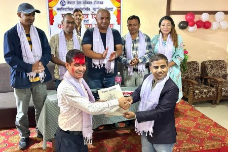 प्रेस युनियन बाँकेको नवनिर्वाचित कार्यसमितिलाई पद हस्तान्तरण