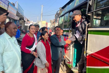 भूकम्पपछिको पुन:निर्माणका लागि एमाले बाँकेको स्वयंसेवक टोली रुकुमतर्फ