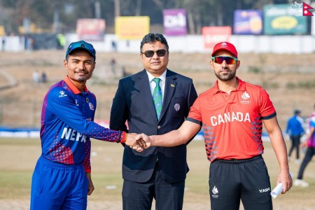 एक दिवसीय सिरिजको दोस्रो खेलमा नेपालले क्यानडाविरुद्ध बलिङ गर्दै