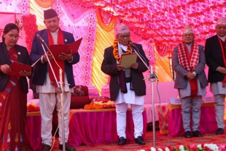 नवनियुक्त मन्त्री नमुना र आचार्यले लिए सपथ