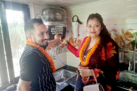 वैवाहिक वर्षगाँठमा नेपालगन्जका स्वास्थ्यकर्मी बस्नेत दम्पतीको मानवीय सेवा