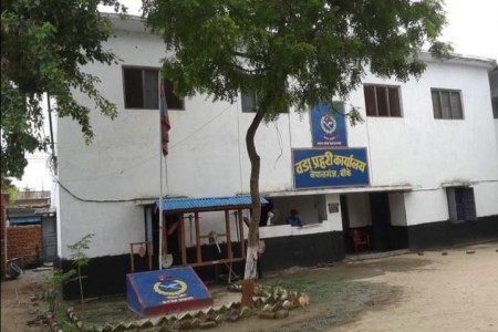 लकडाउनमा नेपालगन्जमा पसल खोलेका १ दर्जन पक्राउ