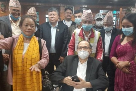 पुर्वप्रधानमन्त्री खनाल उपचारपछि स्वदेश फर्किए
