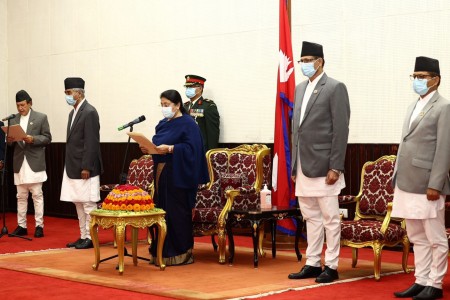 नवनियुक्त परराष्ट्रमन्त्री खड्काले लिए सपथ