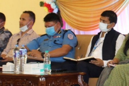 जमुनाह नाकाबाट भित्रिने सबै नेपालीलाई कोरोना खोप लगाइँदै