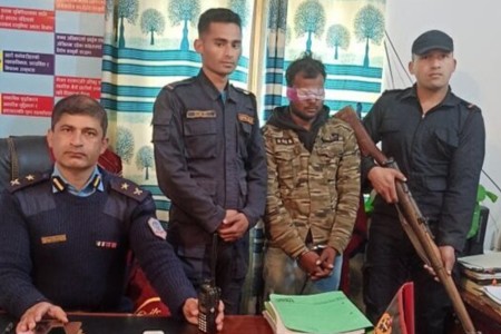 कटुवा पेस्तोलसहित नेपालगन्जका कुर्मी पक्राउ