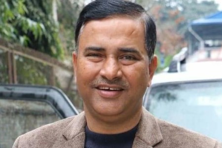 चितवन कांग्रेस सभापतिमा संस्थापन इतरका राजेश्वर खनाल निर्वाचित