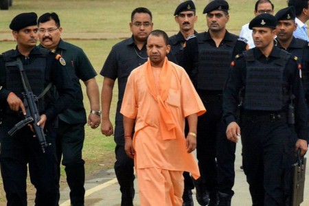 आदित्यनाथले उत्तरप्रदेशको मुख्यमन्त्रीको दोस्रो कार्यकालका लागि सपथ लिँदै