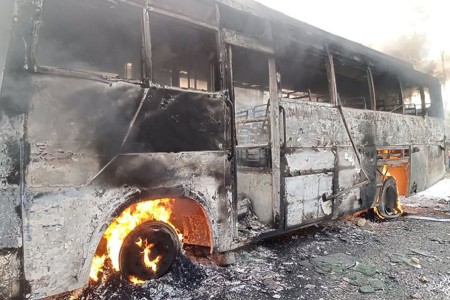 गुडिरहेको बसमा जब आगलागी भयो....