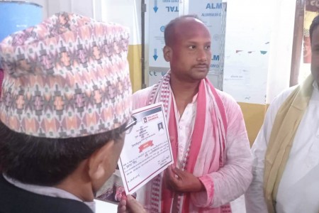 नेपालगन्जका नवनिर्वाचित जनप्रतिनिधिलाई प्रमाणपत्र वितरण
