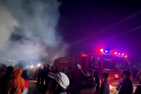 तुलसीपुर बसपार्कमा आगलागी, लाखौंको क्षती