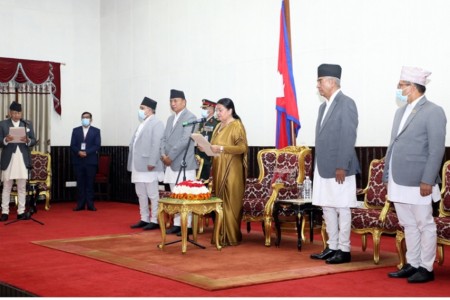 ज्येष्ठ सदस्य पशुपतिले राष्ट्रपतिबाट लिए सपथ