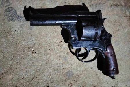 रुपन्देहीबाट पेस्तोलसहित एक जना सशस्त्र प्रहरीको नियन्त्रणमा