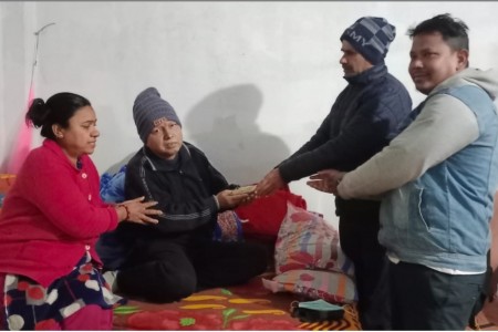 क्यान्सर पीडितलाई सुनाखरी रेष्टुरेन्टको सहयोग