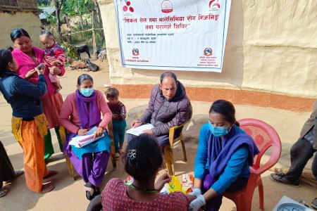 सिकलसेल र थालेसिमिया पहिचान गर्न राप्तीसोनारीमा रक्त नमुना संकलन