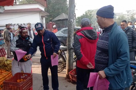 सचेत बनाउन घरदैलोमा मेयर, जथाभावी फोहोर फाले ५ देखि १५ हजार जरिवाना