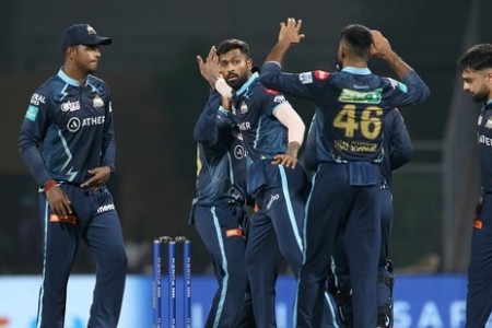 आईपीएलको पहिलो खेलमा गुजरातले चेन्नईलाई ५ विकेटले हरायो