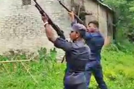 दोलखाको मतदान केन्द्रमा ७ राउण्ड हवाई फायर