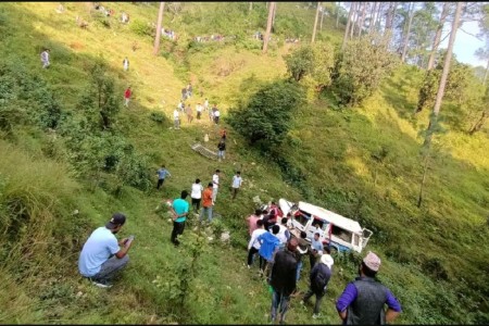 सल्यानमा जिप दुर्घटनामा २ जनाको मृत्यु, १४ घाइते