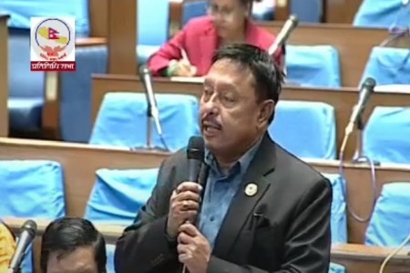 कमिसनको लोभले दाङको बजेट अन्यत्रै सार्दै गरेको बारे सांसद गिरीले गराए ध्यानाकर्षण