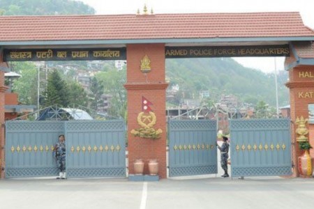दसैंका दिन सशस्त्र प्रहरीले सर्वसाधारणका लागि नि:शुल्क बस सेवा दिँदै