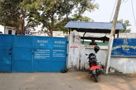जोखिम मोलेर बस्दै बाँके कारागारका कैदीबन्दी