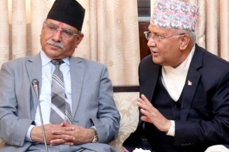 प्रधानमन्त्री दाहाल पुगे एमाले अध्यक्ष ओलीलाई भेट्न बालकोट