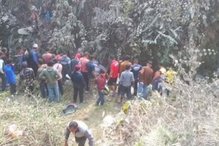 पोखरामा बस पल्टिँदा ४५ जना घाइते