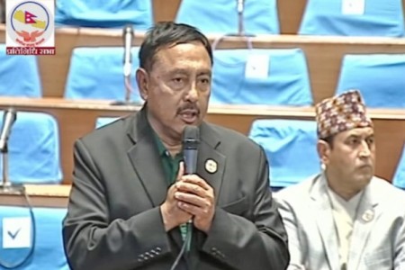 सडकको दुरावस्थाबारे संसदमा गर्जिए सांसद गिरी