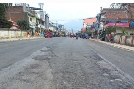 गुणस्तरीय सडक नबनेको आशंकामा उपमहानगरले रोक्यो कालोपत्रे