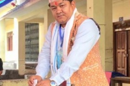 उपनिर्वाचन: तीन वटै क्षेत्रमा मतदान जारी, रवि लामिछानेले भोट हाल्न पाएनन्