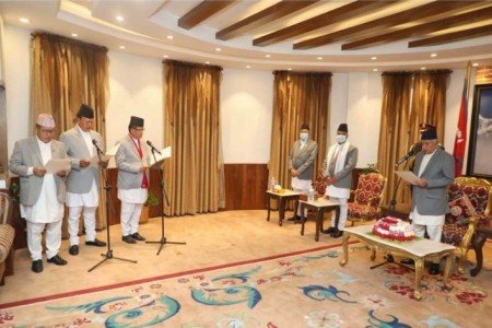 कांग्रेसका नवनियुक्त तीन जना मन्त्रीले लिए सपथ