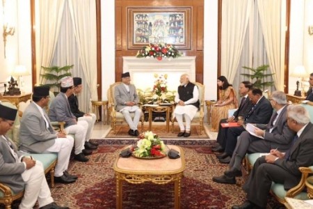 प्रधानमन्त्री प्रचण्ड र नरेन्द्र मोदीबीच भेटवार्ता