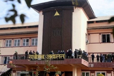 कोशी सरकारलाई दीर्घकालीन असर पर्ने निर्णय नगर्न सर्वोच्चको अन्तरिम आदेश