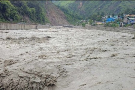धौलीगङ्गा बाँध खुल्दा महाकालीमा खतराको संकेत,भारततर्फ एक घर बगायो