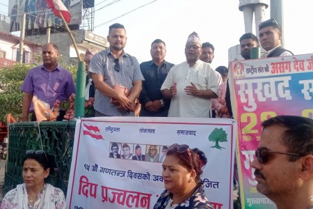 गणतन्त्र दिवसमा कांग्रेस बाँकेद्वारा दीप प्रज्ज्वलन