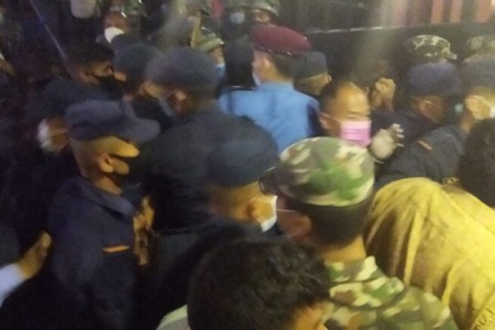 डिआइजीले काँग्रेस सांसदमाथी हातपात गरेपछी...