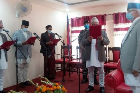 बागमतीका नवनियुक्त मन्त्रीहरुले लिए सपथ