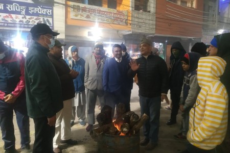 नेपालगञ्जका मुख्य चोकहरुमा आगो ताप्ने ब्यवस्था