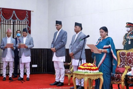 नेकपा एसका नवनियुक्त मन्त्रीहरुले लिए शपथ