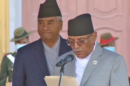 नवनियुक्त प्रधानमन्त्री प्रचण्डले लिए सपथ