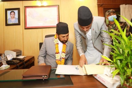 रवि लामिछानेको गृहमोहः सेटिङ मिलाउन खोज्दा प्रहरीसँग टकराव