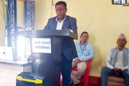 राप्तीसोनारीका जनप्रतिनिधिलाई अध्यक्ष पौडेलले खुवाए सपथ