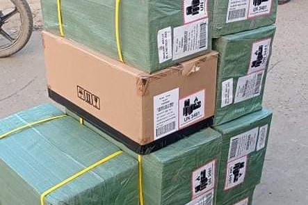 बाँके प्रहरीलाई ठुलो सफलता: सिमाबाट ९०० थान अवैध मोबाइल सेट बरामद