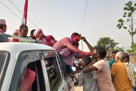 राप्तीसोनारी गाउँपालिकामा अध्यक्ष र उपाध्यक्षको विजयीको खुशीयालीमा कांग्रेसले निकाल्यो विशाल र्याली