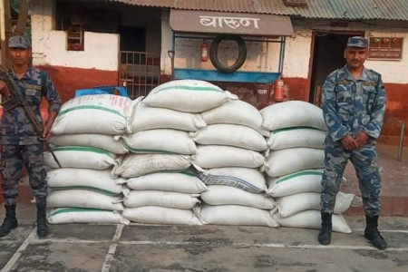 सशस्त्रले बरामद गर्यो नेपालगन्जको एक गोदामबाट साढे १२ क्विन्टल चिनी